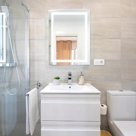 Luxury Penthouse Sea Views- Jacuzzi - Sauna Apartment